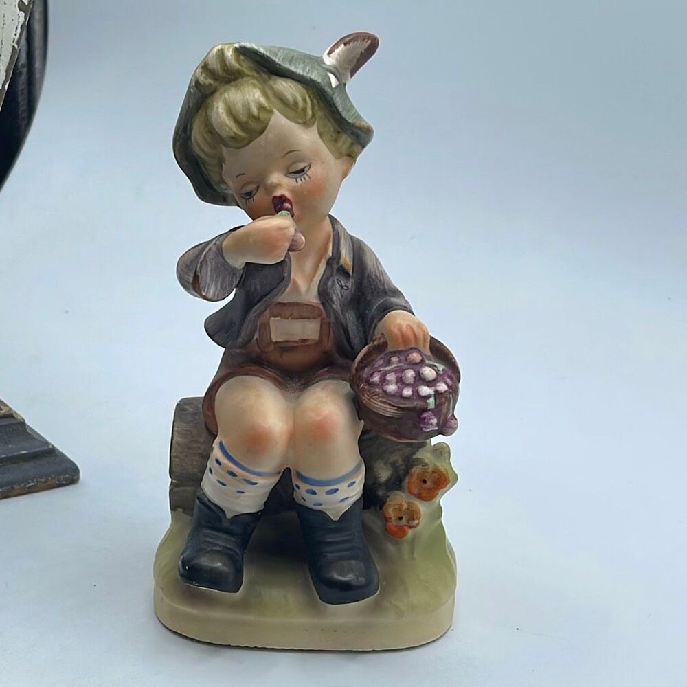 Vintage Napcoware C7364 “ Boy eating Berries” figurine